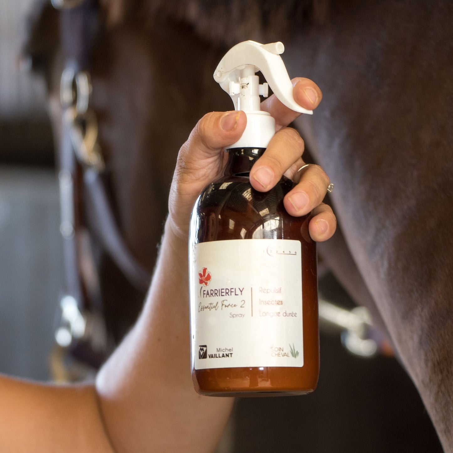 Spray répulsif cheval longue durée Farrierfly Force 2 – Michel Vaillant