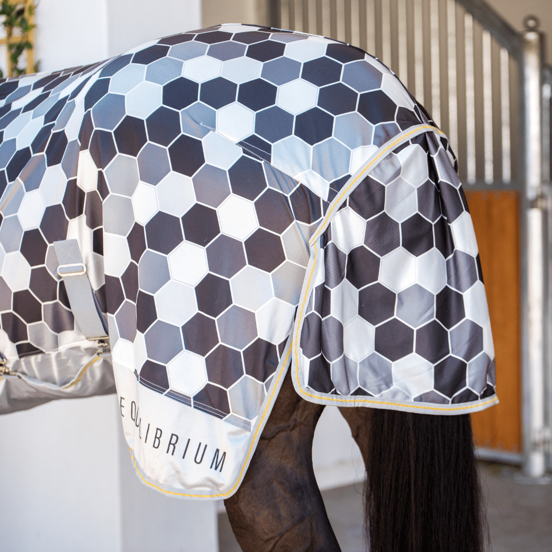 Couverture Anti-Mouche Cheval Equilibrium Field Relief – Protection UV & Anti-Dermite