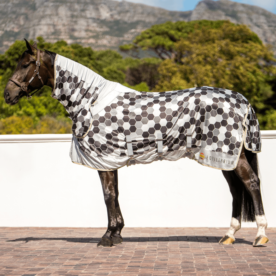 Couverture Anti-Mouche Cheval Equilibrium Field Relief – Protection UV & Anti-Dermite