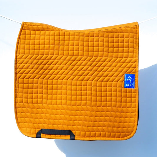 Tapis Synapse Moutarde Syne – Tissu Up-cyclé, Rembourrage Ouate & Maille 3D Respirante