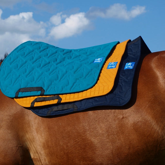 Tapis Synapse Moutarde Syne – Tissu Up-cyclé, Rembourrage Ouate & Maille 3D Respirante