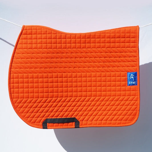 Tapis Synapse Orange Syne – Tissu Up-cyclé & Maille 3D Respirante pour Chevaux