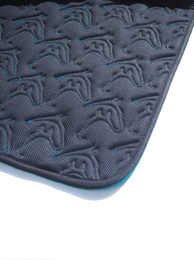 Tapis Syne Turquoise – Tissu Up-cyclé Polaire, Rembourrage Ouate & Maille 3D Respirante