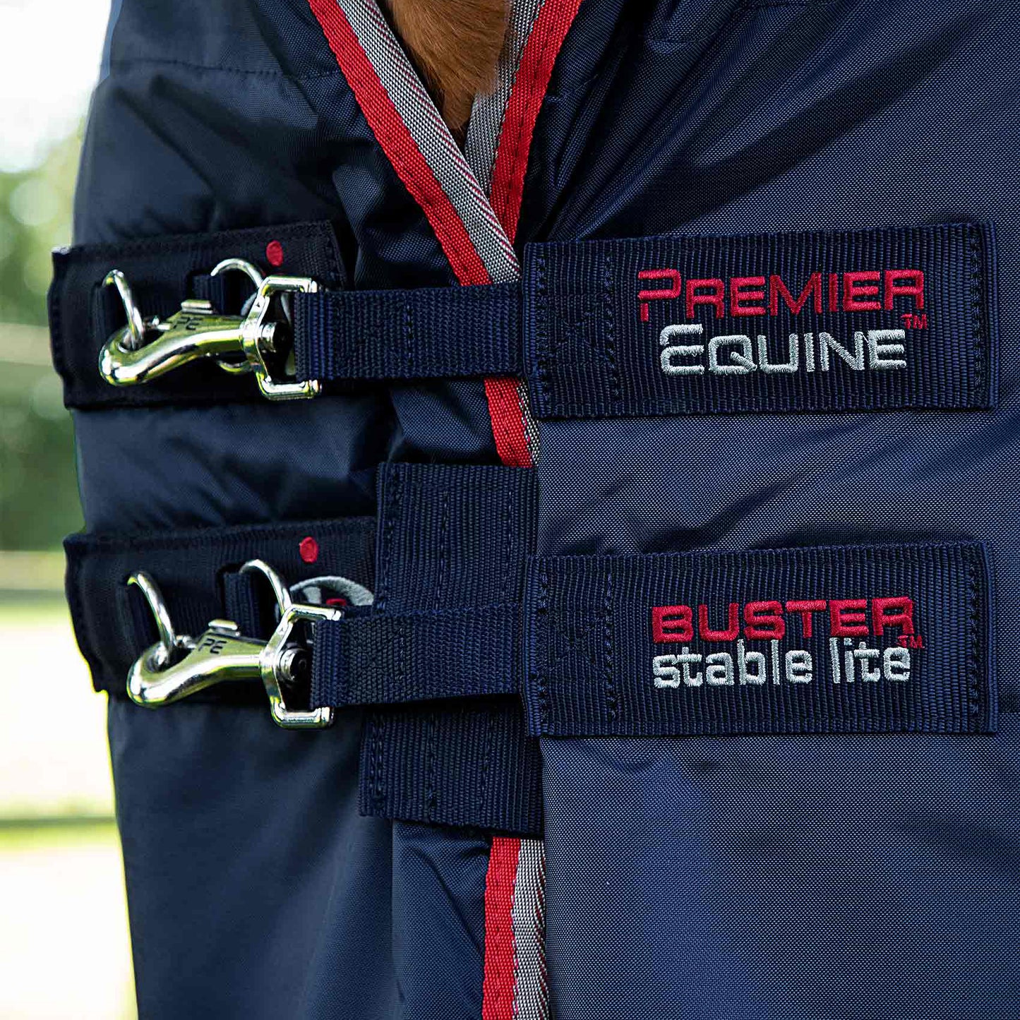 Couverture d’écurie Buster Lite 100g Imperméable Polyester 600D Respirante | Premier Equine