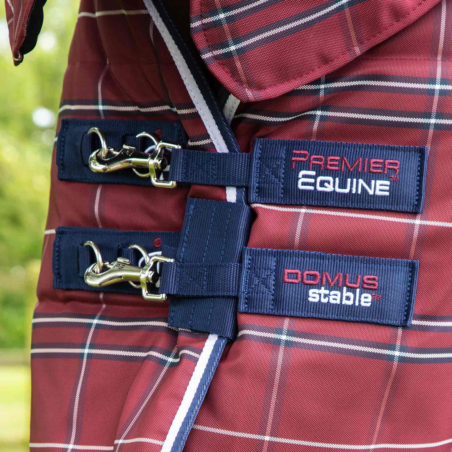 Couverture d’Écurie Domus 200g avec Couvre-Cou Intégré | Premier Equine Polypropylène 1200D