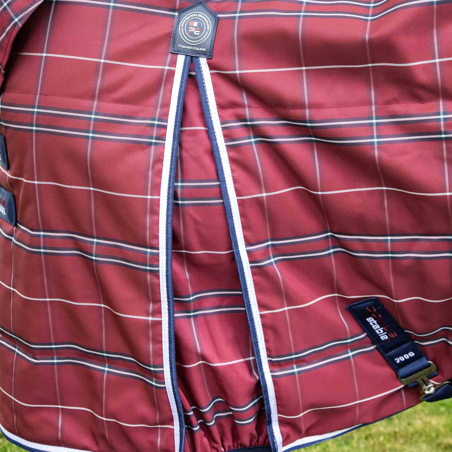 Couverture d’Écurie Domus 200g avec Couvre-Cou Intégré | Premier Equine Polypropylène 1200D