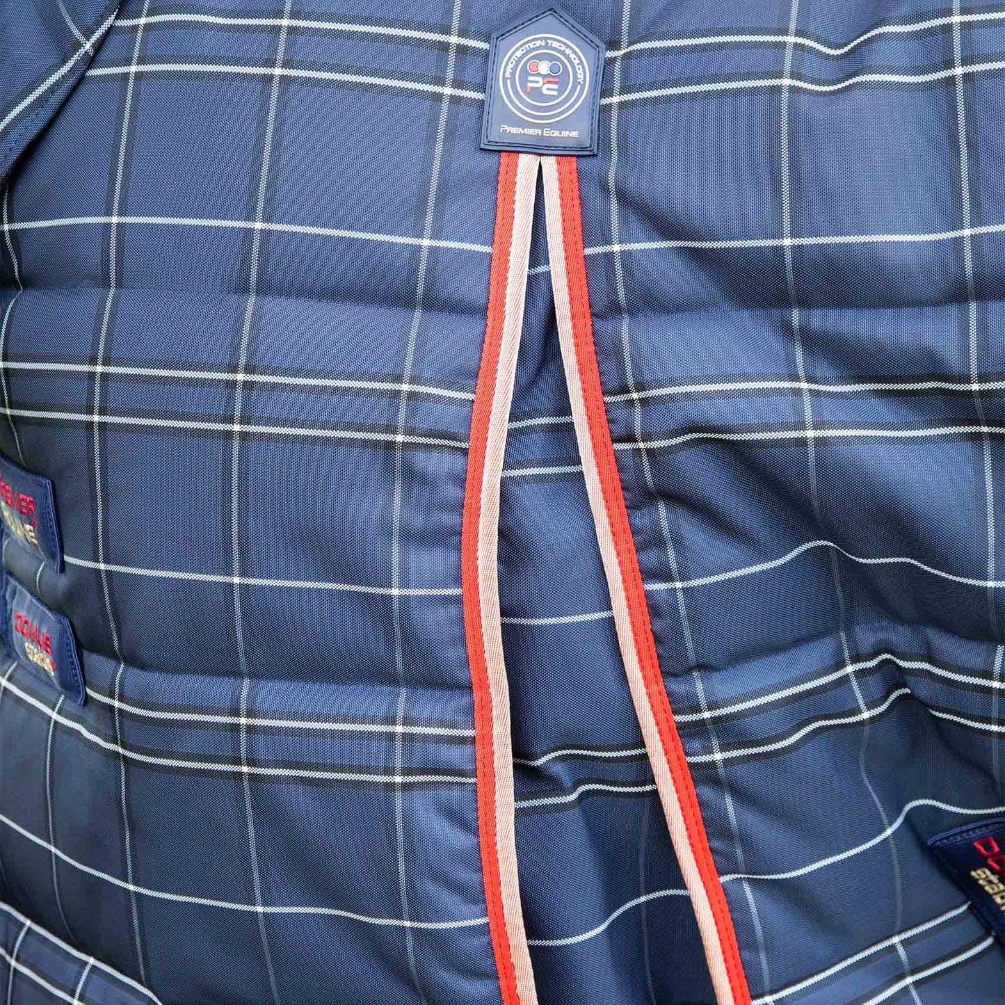 Couverture d’Écurie Domus 400g avec Couvre-Cou Intégré | Premier Equine Polypropylène 1200D