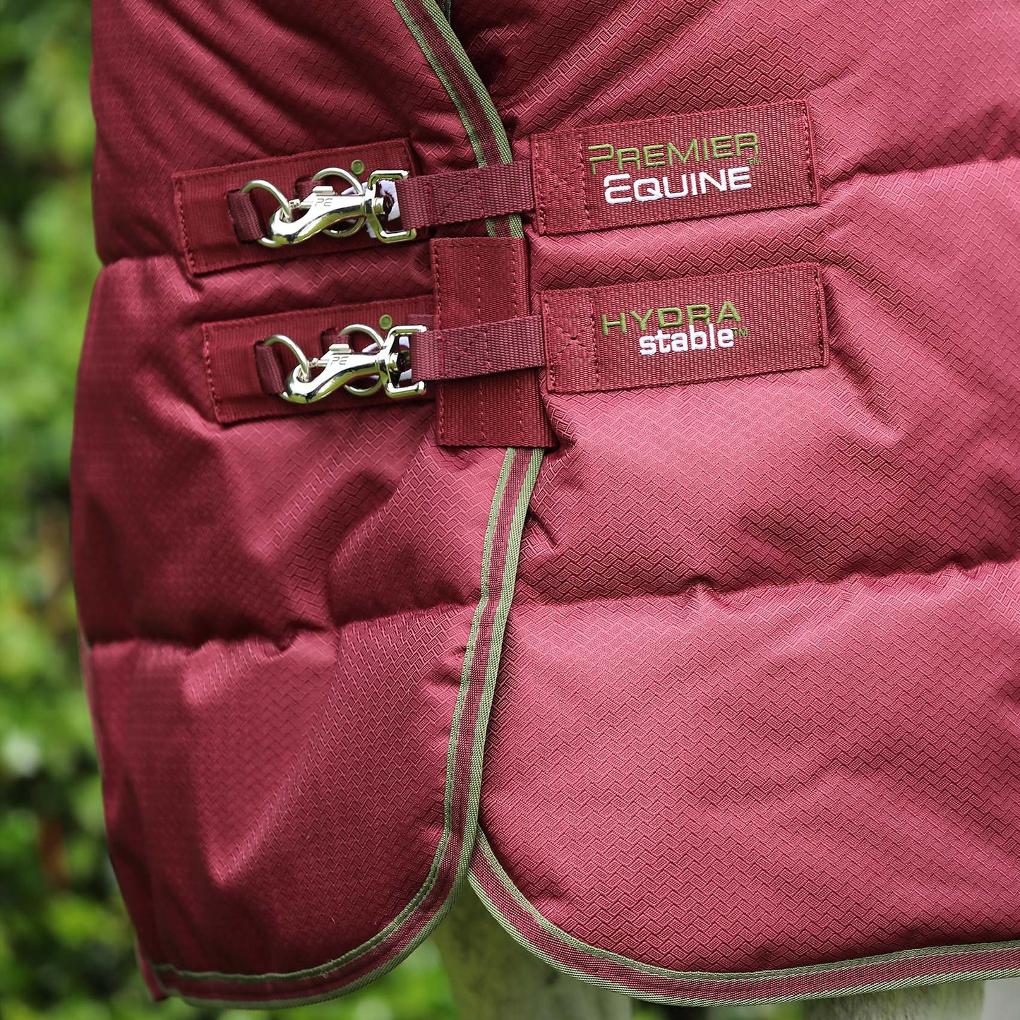 Couverture d’écurie Hydra 350g avec couvre cou – Imperméable et respirante en polyester 600D