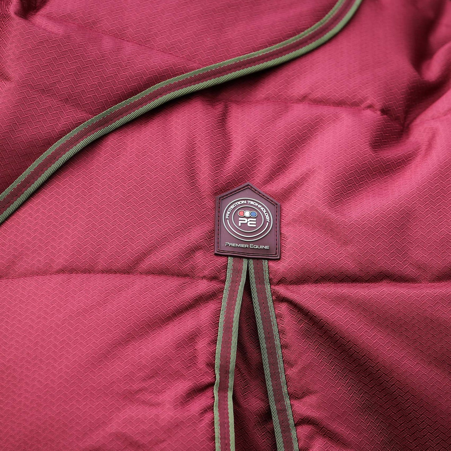 Couverture d’écurie Hydra 350g avec couvre cou – Imperméable et respirante en polyester 600D