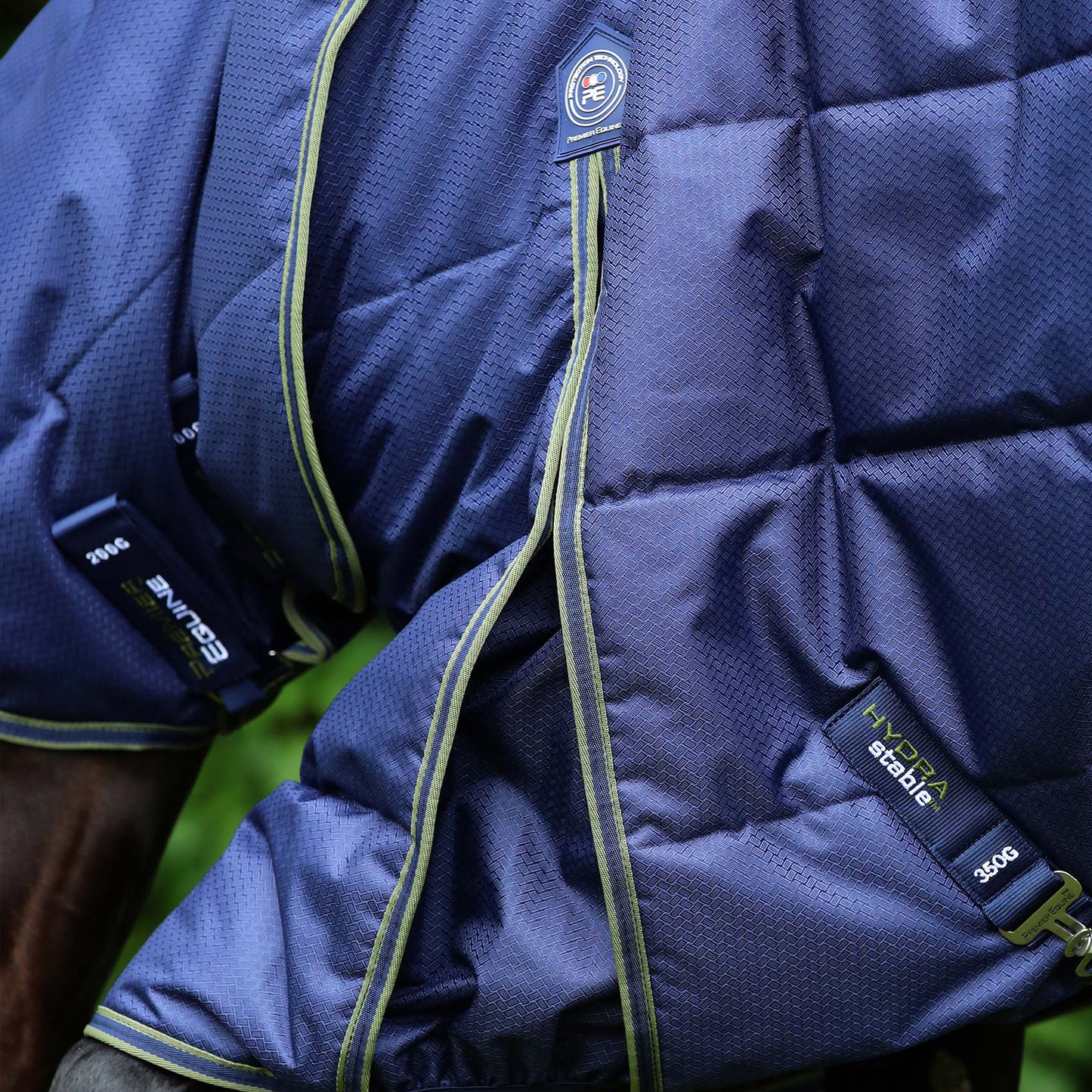 Couverture d’écurie Hydra 350g avec couvre cou – Imperméable et respirante en polyester 600D