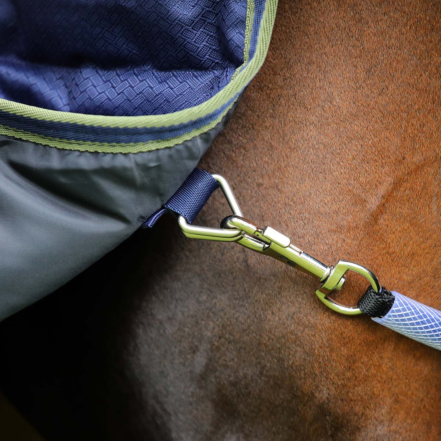 Couverture d’écurie Hydra 350g avec couvre cou – Imperméable et respirante en polyester 600D