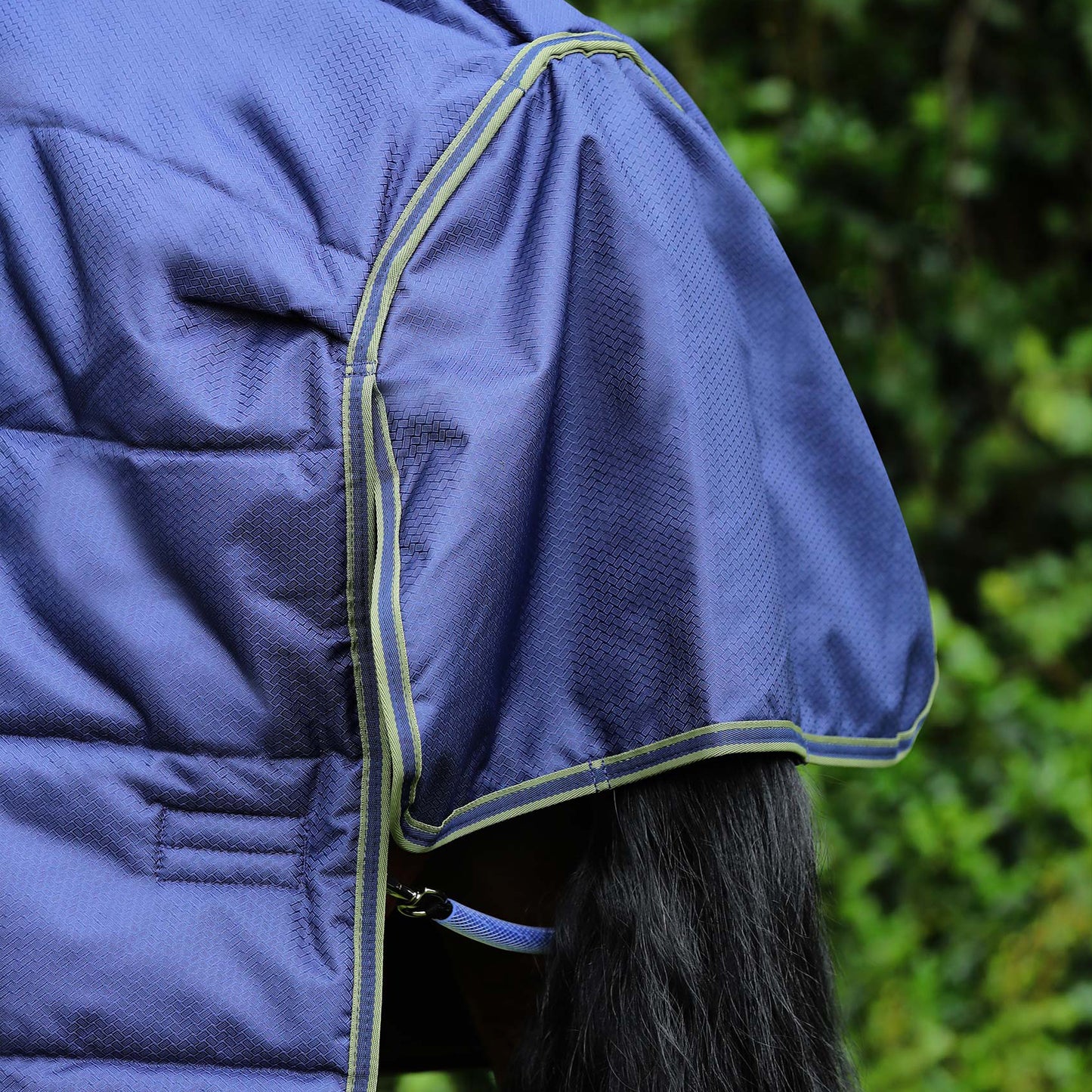 Couverture d’écurie Hydra 350g avec couvre cou – Imperméable et respirante en polyester 600D