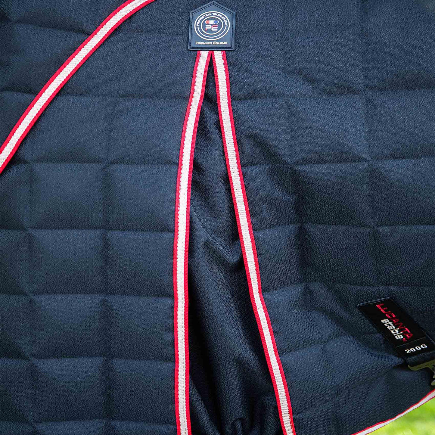 Couverture d’Écurie Lucanta 200g avec Couvre Cou Amovible | Polyester 600D Respirant & Coussin de Garrot