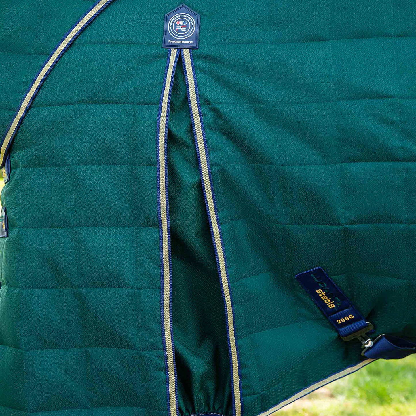 Couverture d’Écurie Lucanta 200g avec Couvre Cou Amovible | Polyester 600D Respirant & Coussin de Garrot