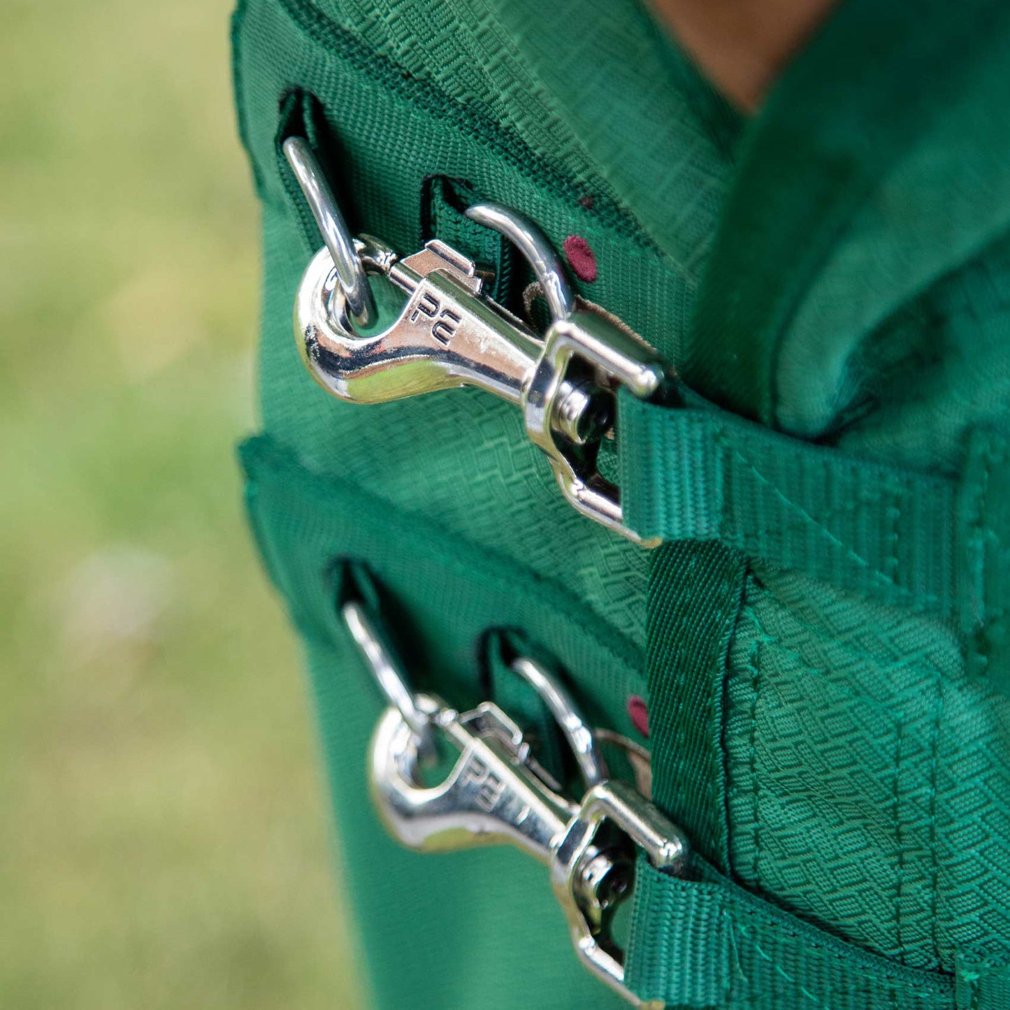Couverture Akoni 0g Imperméable Polyester 600D Respirante avec Soufflet d'Épaule | Premier Equine