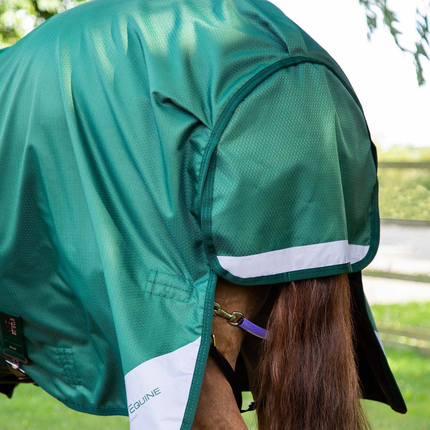 Couverture Akoni 0g Imperméable Polyester 600D Respirante avec Soufflet d'Épaule | Premier Equine