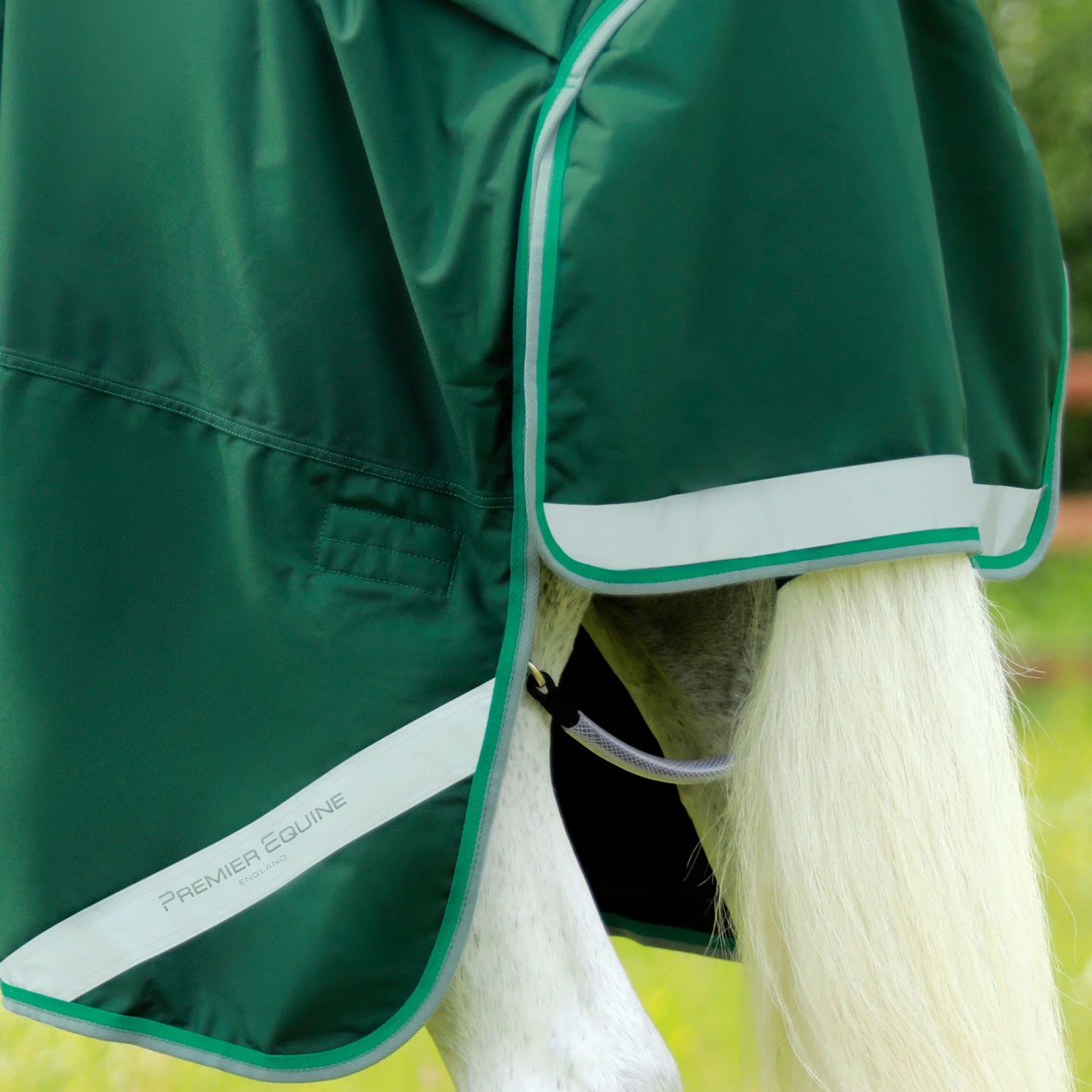 Couverture Buster 200g Imperméable Nylon Balistique 840D avec Couvre-Cou Snug-Fit | Premier Equine