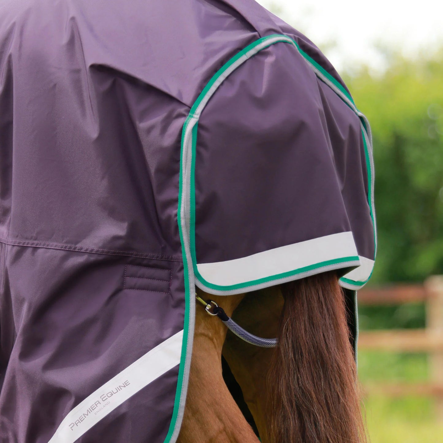 Couverture Buster 200g Imperméable Nylon Balistique 840D avec Couvre-Cou Snug-Fit | Premier Equine
