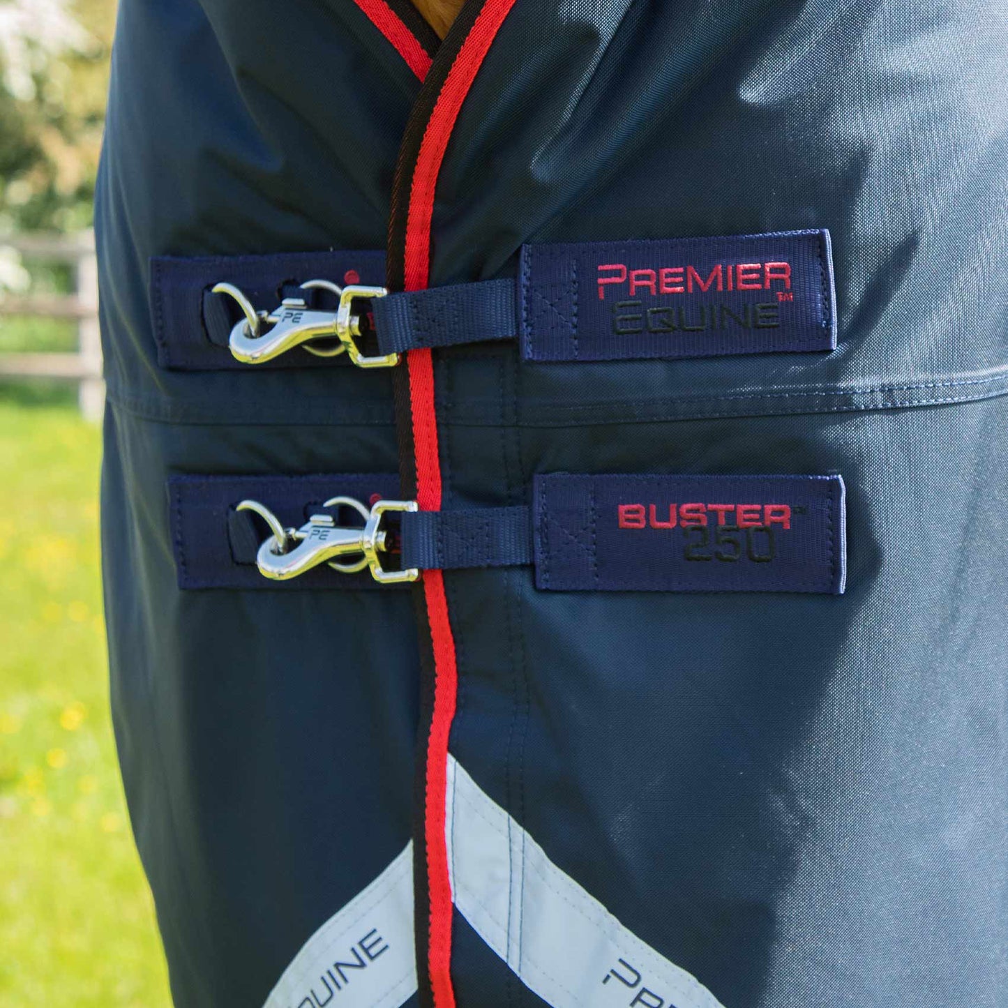 Couverture Buster 250g Imperméable Nylon Balistique 840D avec Couvre-Cou | Premier Equine