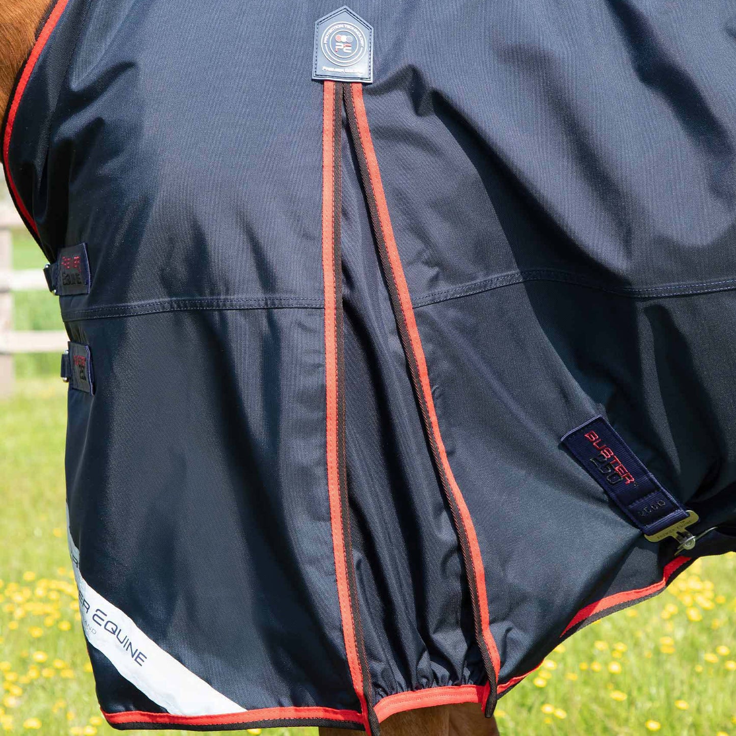 Couverture Buster 250g Imperméable Nylon Balistique 840D avec Couvre-Cou | Premier Equine