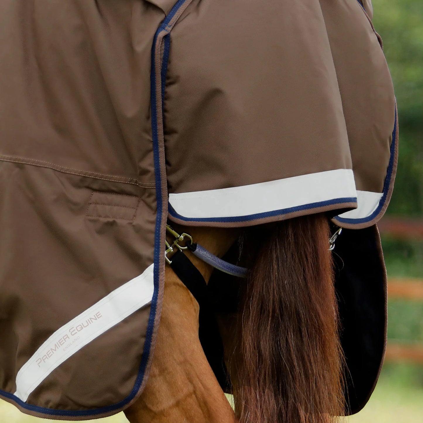 Couverture Buster 400g Imperméable Nylon 840D avec Couvre-Cou | Premier Equine