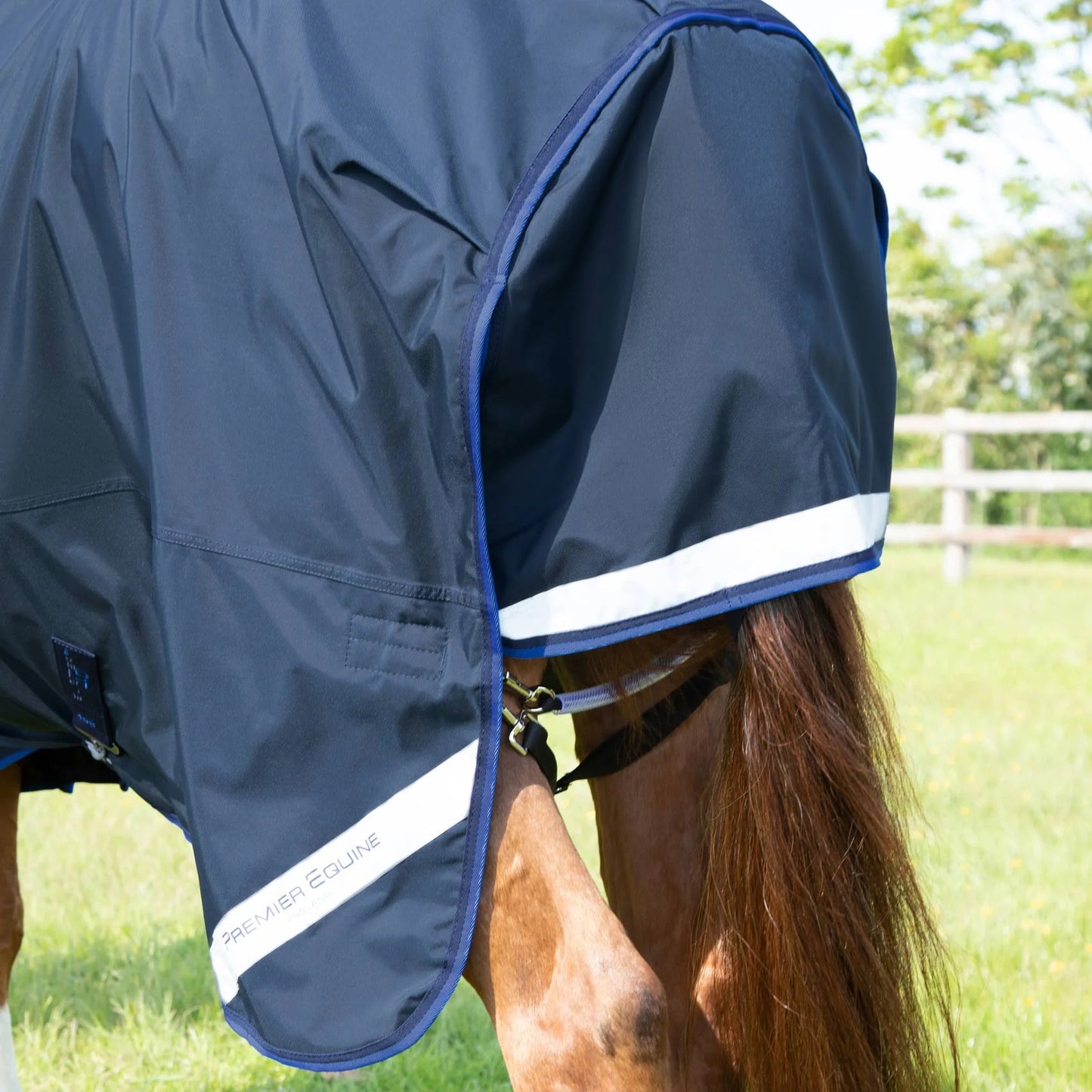 Couverture Buster 40g Imperméable Nylon Balistique 840D avec Couvre-Cou | Premier Equine