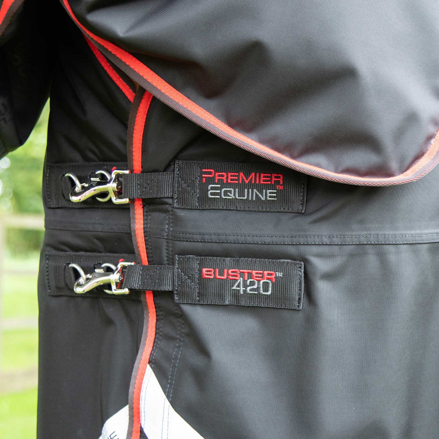 Couverture Buster 420g Imperméable Nylon Balistique 840D avec Couvre-Cou | Premier Equine