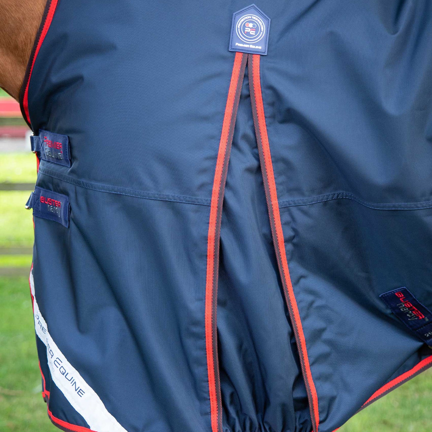 Couverture Cheval Buster Hardy 200g Demi-Cou – Chaude et Imperméable