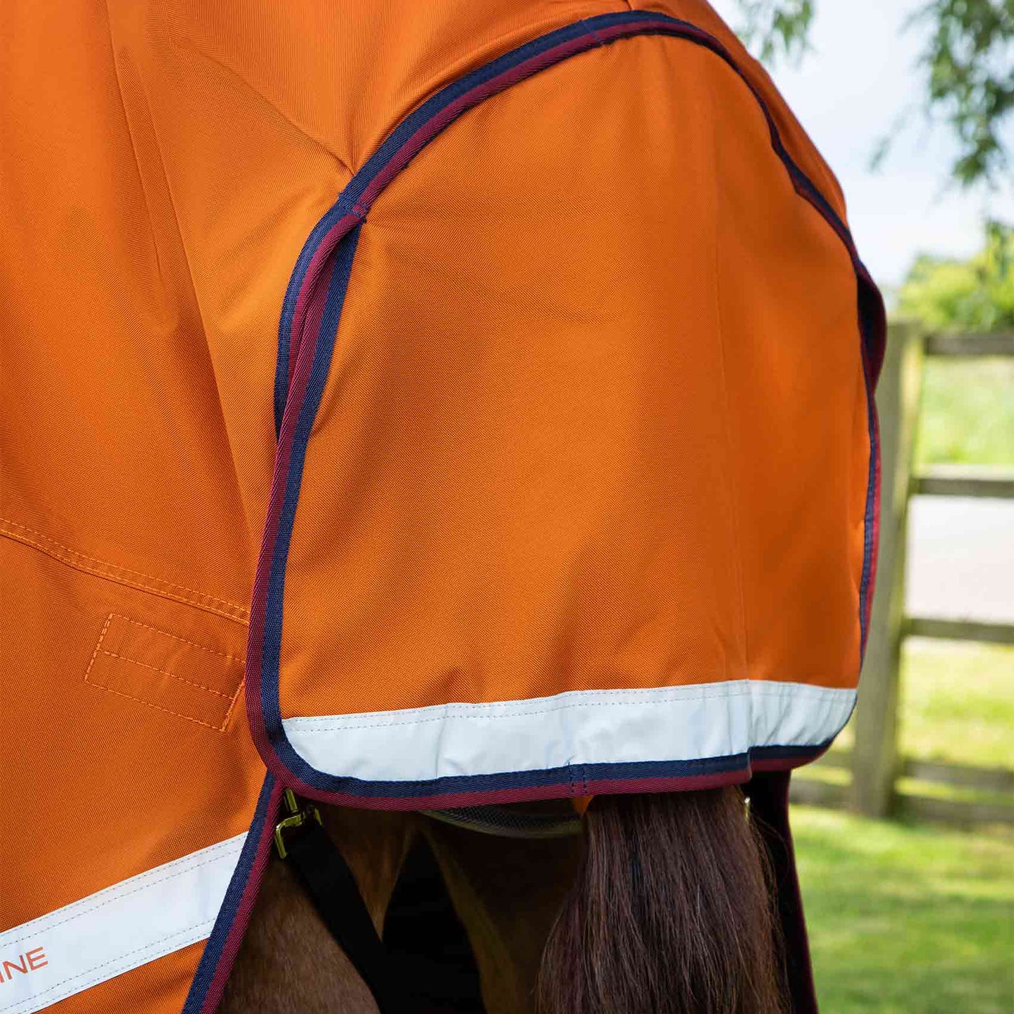 Couverture Cheval Buster Hardy 200g Demi-Cou – Chaude et Imperméable