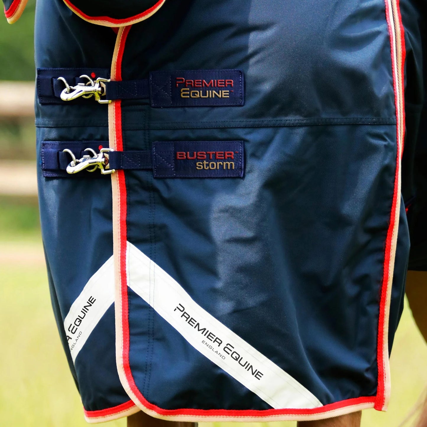Couverture Buster Storm 200g Nylon Balistique 840D Imperméable avec Couvre-Cou Snug-Fit | Premier Equine