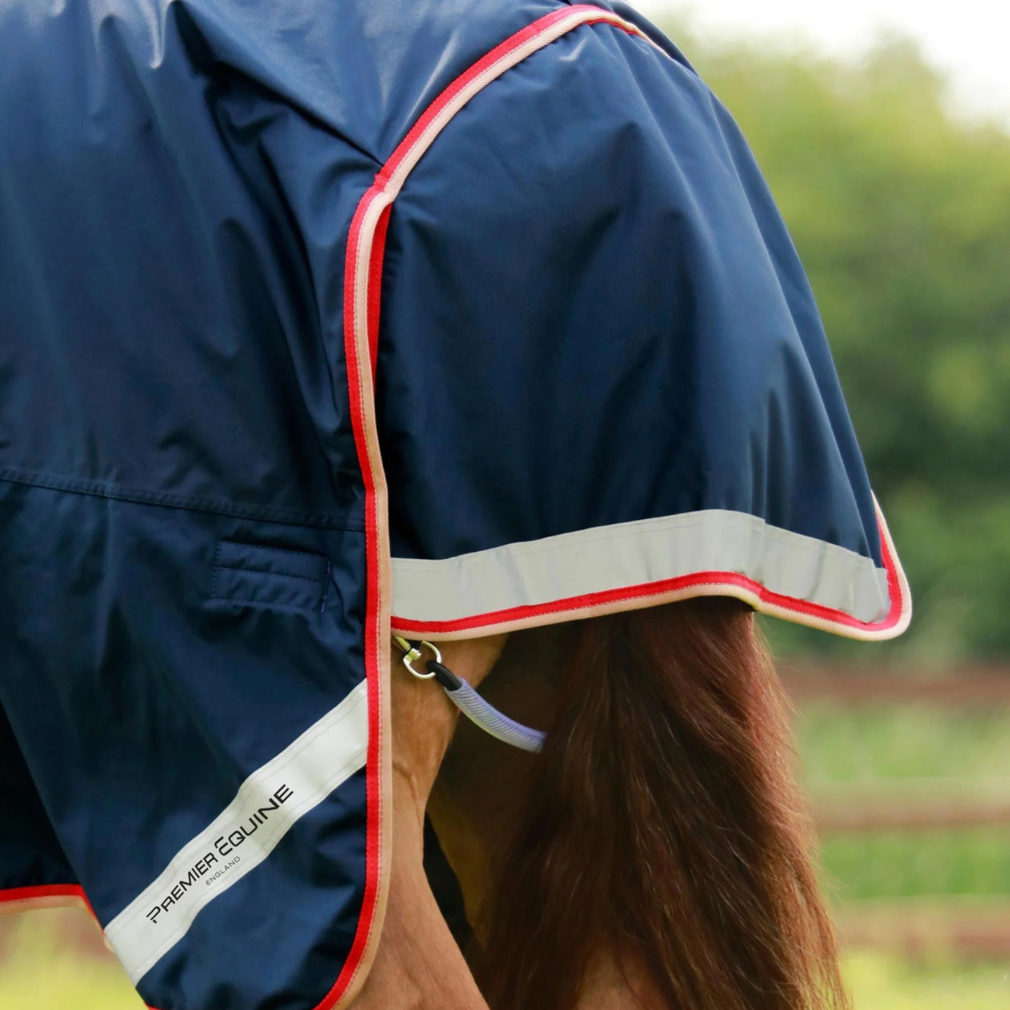 Couverture Buster Storm 200g Nylon Balistique 840D Imperméable avec Couvre-Cou Snug-Fit | Premier Equine