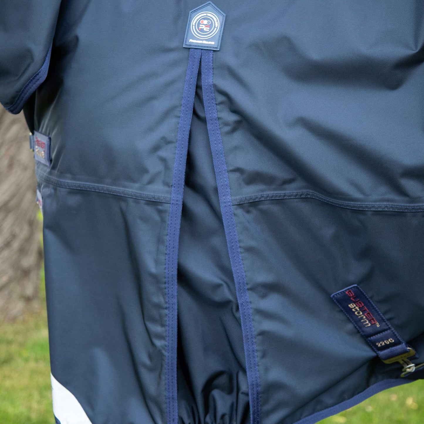 Couverture Buster Storm 220g Imperméable Nylon Balistique 840D avec Couvre-Cou | Premier Equine