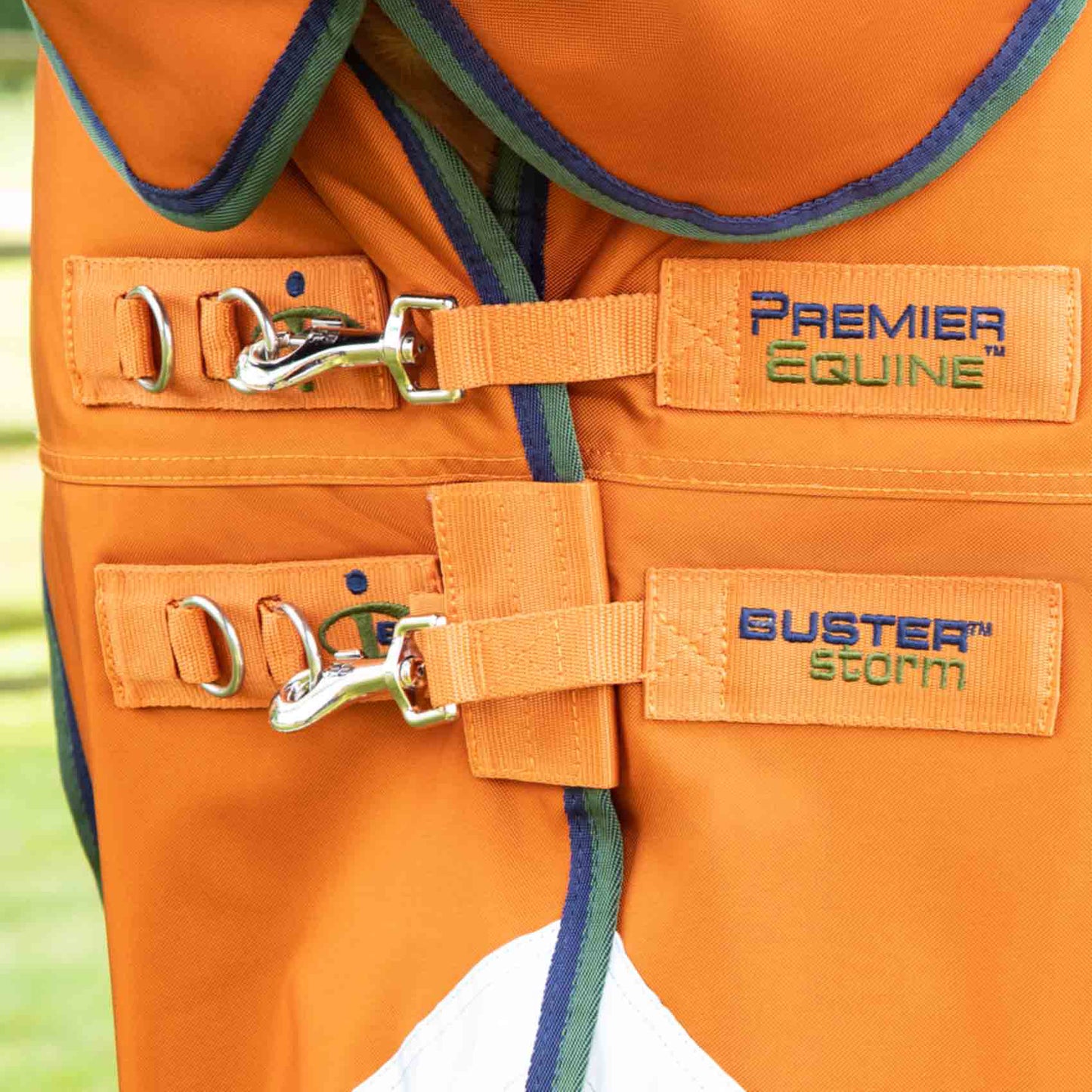 Couverture Buster Storm 400g Imperméable Nylon Balistique 840D avec Couvre-Cou Classique | Premier Equine