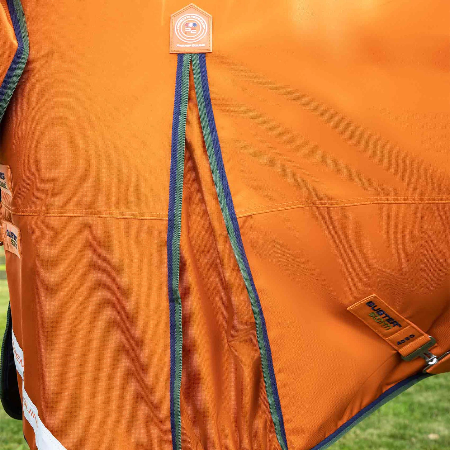 Couverture Buster Storm 400g Imperméable Nylon Balistique 840D avec Couvre-Cou Classique | Premier Equine
