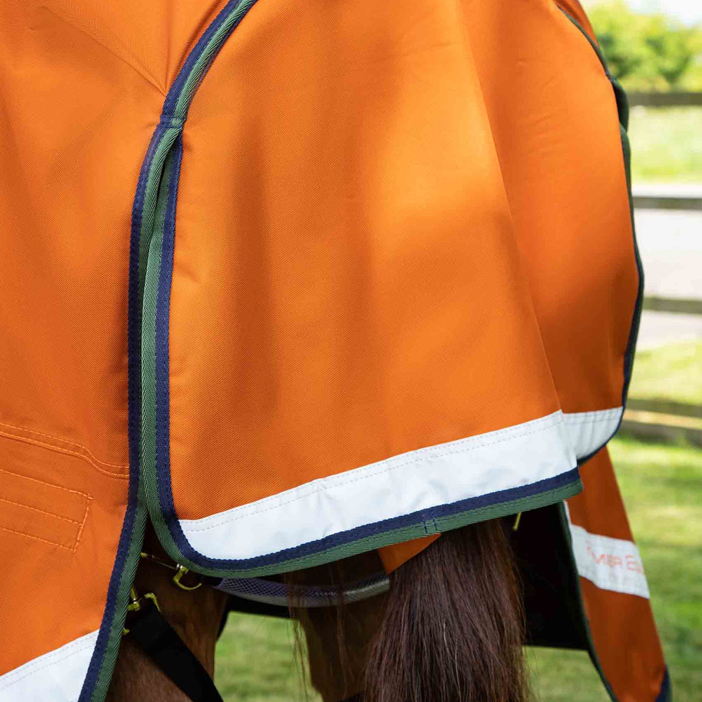 Couverture Buster Storm 400g Imperméable Nylon Balistique 840D avec Couvre-Cou Classique | Premier Equine