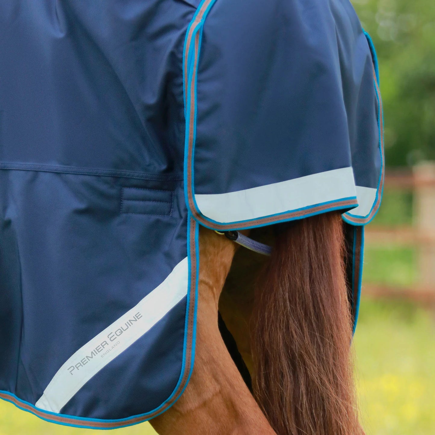Couverture Titan 200g Premier Equine avec Couvre Cou - Imperméable & Respirante