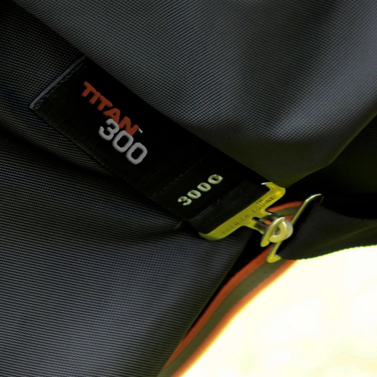 Couverture Titan 300g Premier Equine avec Couvre Cou - Chaud, Imperméable & Résistant