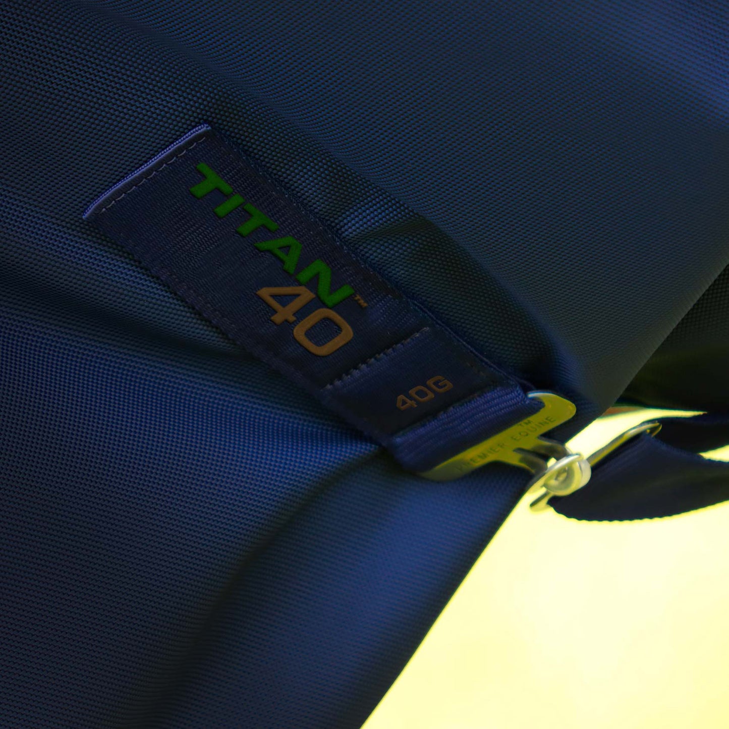 Couverture Titan 40g avec Couvre-Cou Premier Equine – Protection Légère et Durable pour Chevaux