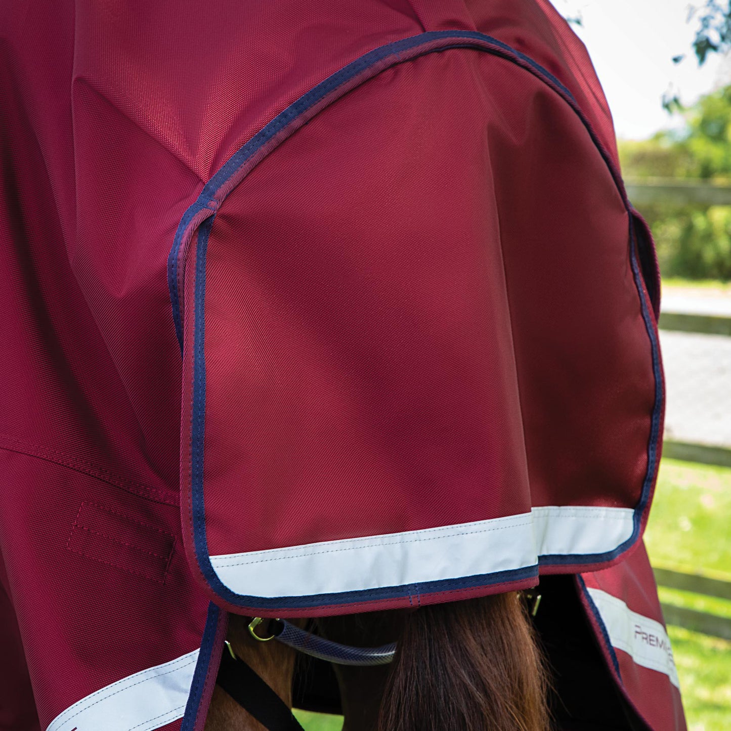 Couverture Titan 50g avec Couvre-Cou Premier Equine – Protection Légère et Résistante pour Chevaux