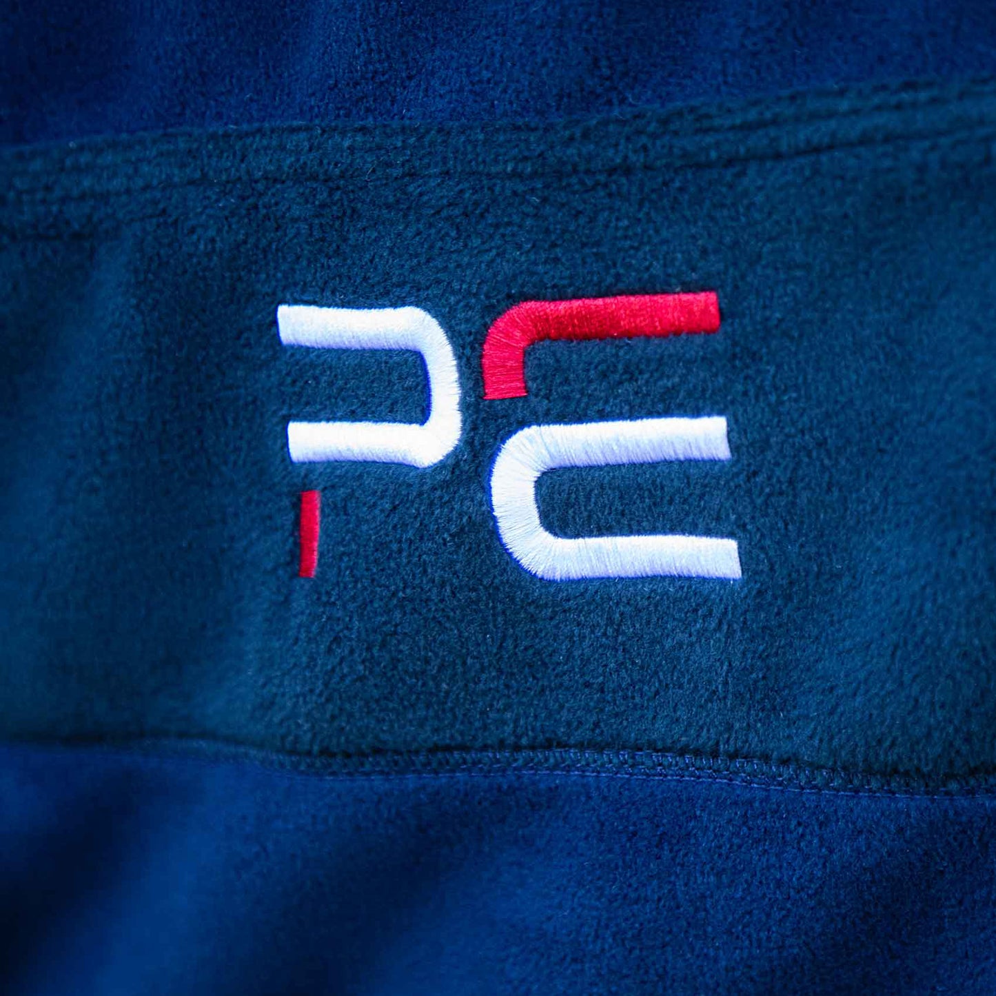 Couverture Séchante Premier Equine Buster Vecto – Polaire Bleu Marine Confortable et Ajustée pour Chevaux