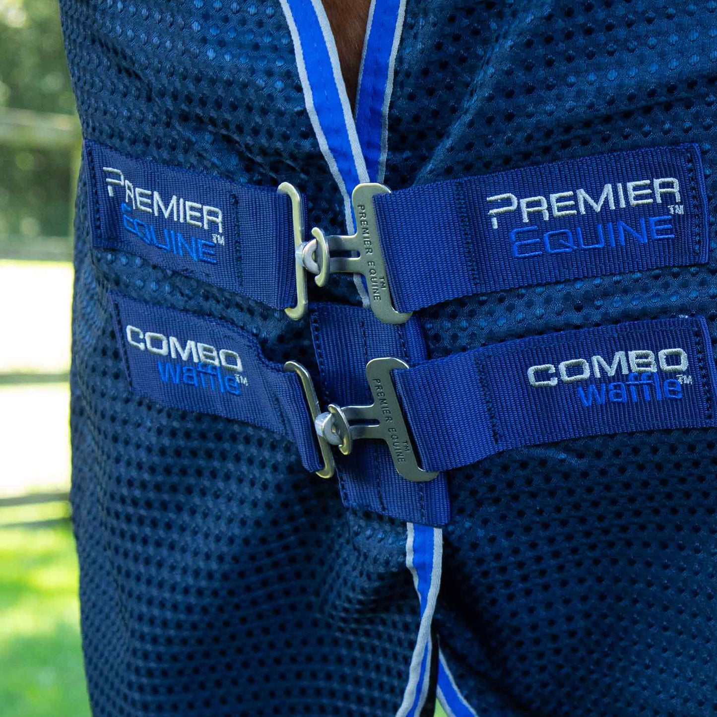 Couverture Séchante Combo Premier Equine Buster Waffle – Confort et Refroidissement Optimaux avec Couvre-Cou Intégré