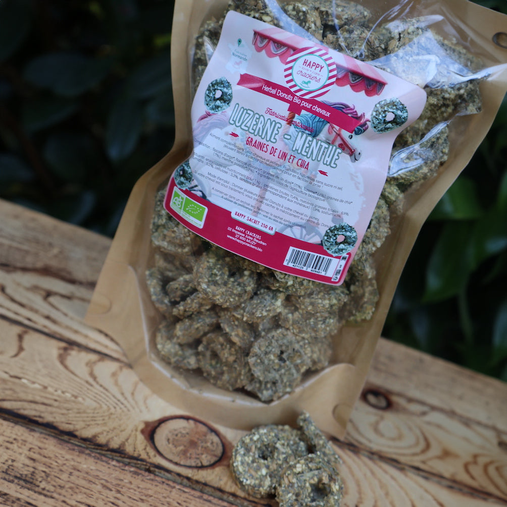 Herbal Donuts Luzerne Menthe Poivrée Bio – Friandise naturelle pour cheval sans sucre - Happy Crackers