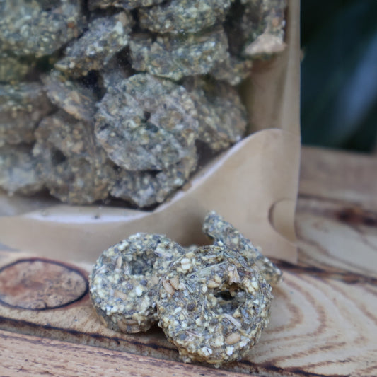 Herbal Donuts Luzerne Menthe Poivrée Bio – Friandise naturelle pour cheval sans sucre - Happy Crackers