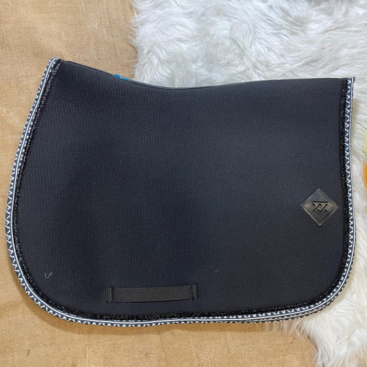 Tapis de Selle Oxxer Mesh Monogramme – Respirant, Amortissant et Élégant