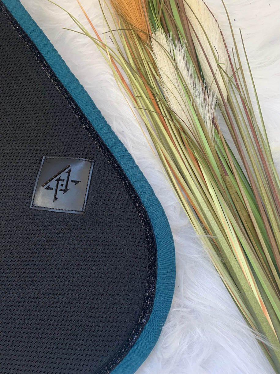 Tapis de Selle Oxxer Mesh Noir Bord Couleur – Respirant et Élégant