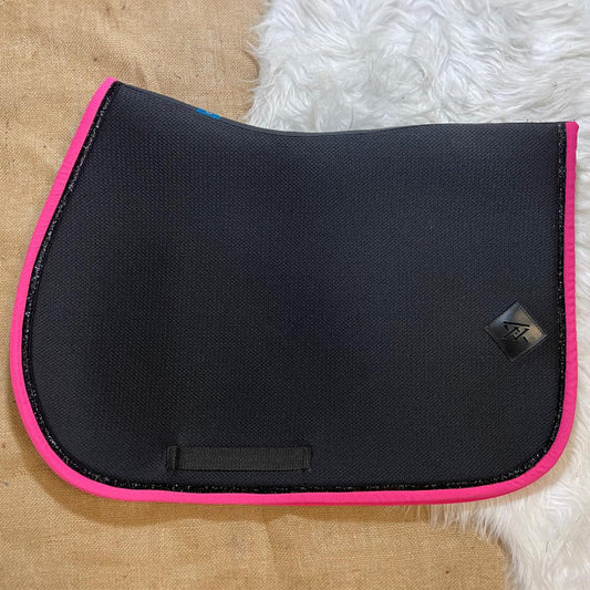 Tapis de Selle Oxxer Mesh Noir Bord Couleur – Respirant et Élégant