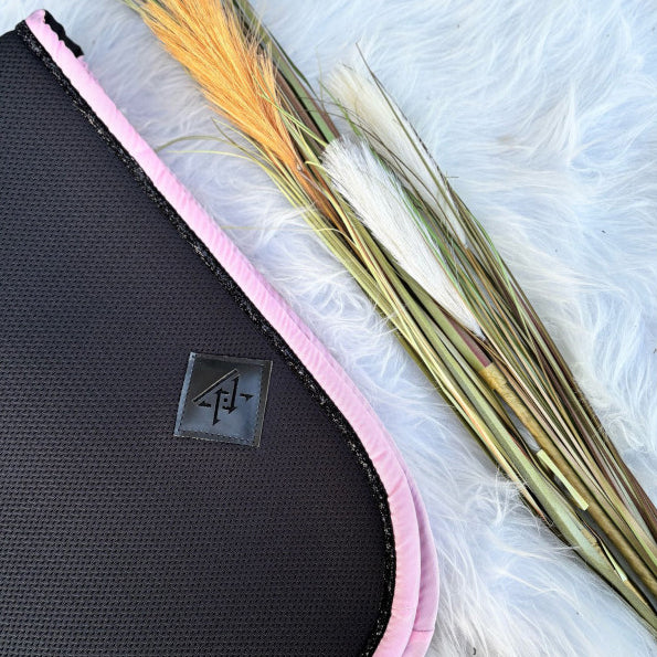 Tapis de Selle Oxxer Mesh Noir Bord Couleur – Respirant et Élégant