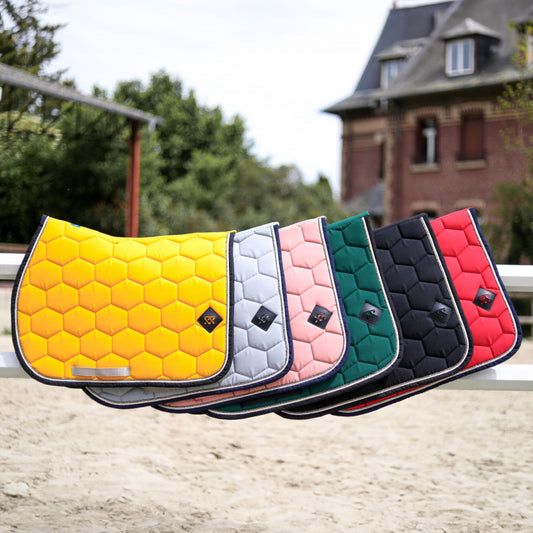 Tapis de Selle Oxxer Intemporel – Collection Élégante Toutes Saisons