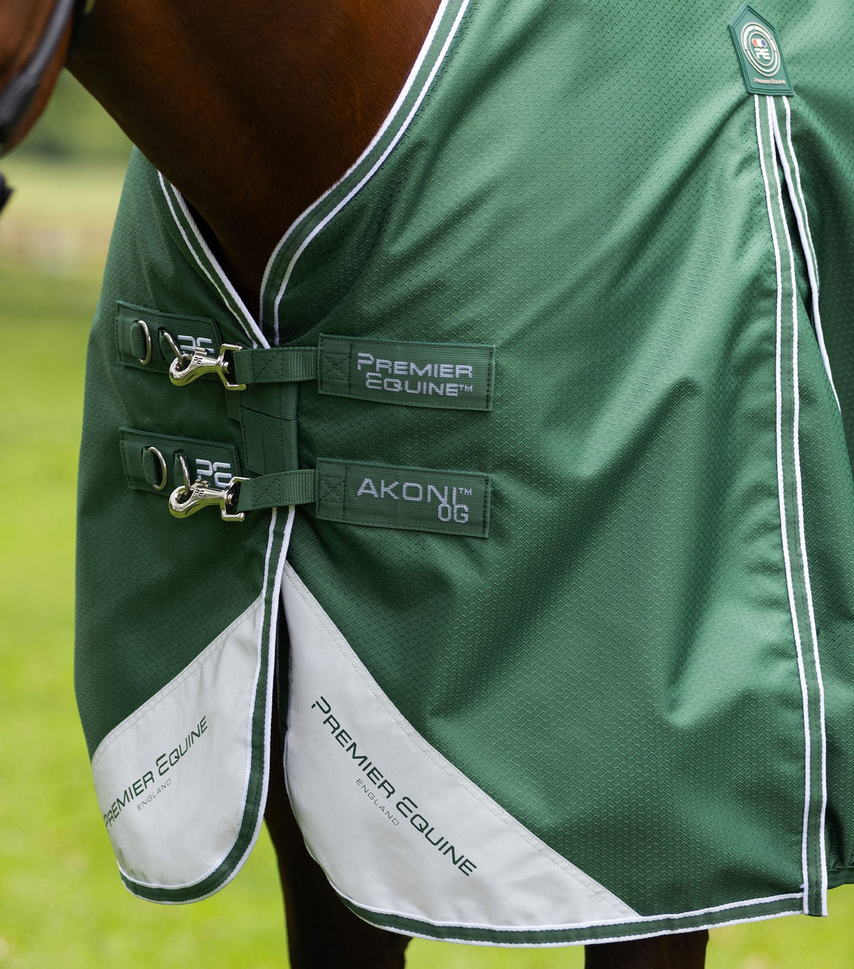 Couverture d’extérieur Akoni 0 g avec couvre-cou classique – Premier Equine