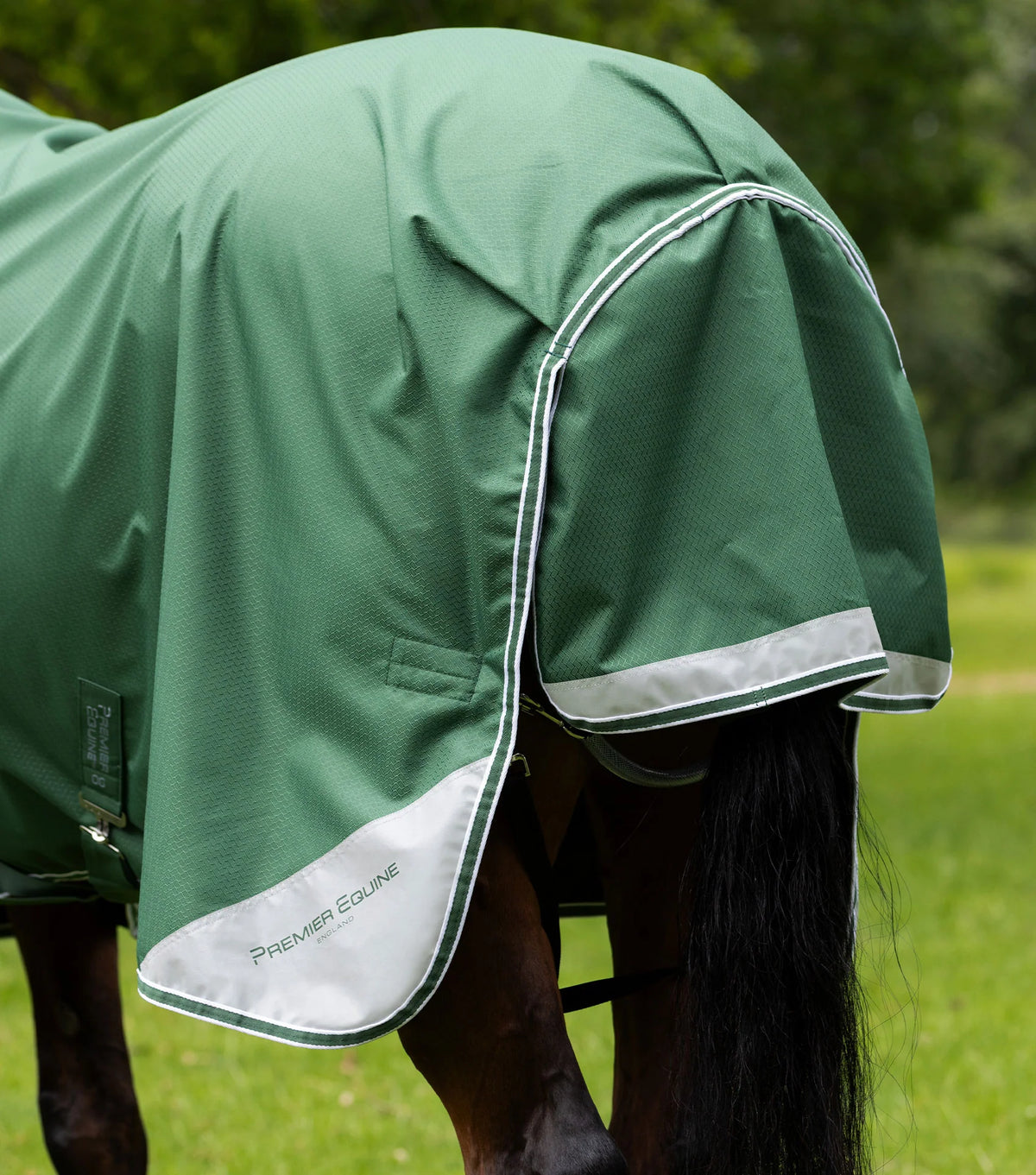 Couverture d’extérieur Akoni 0 g avec couvre-cou classique – Premier Equine